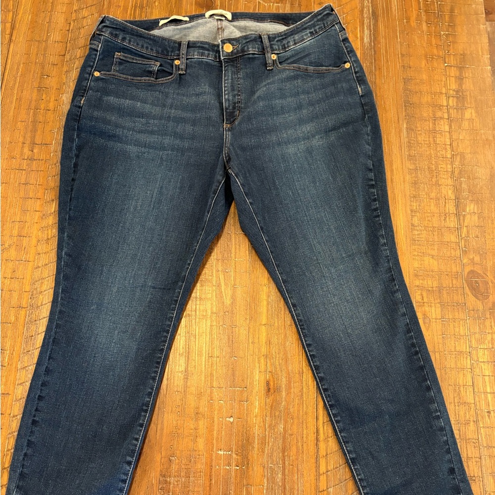 Universal Thread Dark Blue Mid Rise Curvy Skinny Jeans
